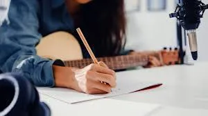 11 Comprehensive Songwriting Programs